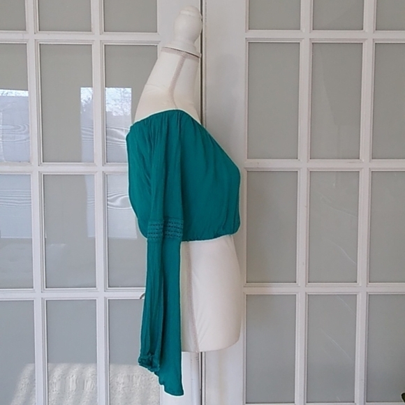 Band of Gypsies Crochet Off the Shoulder Crop Top in Turquoise - Picture 5 of 15